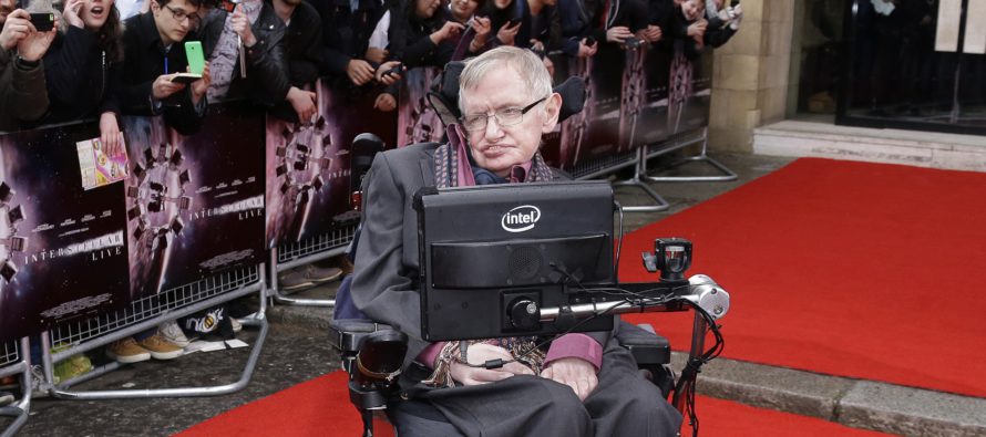 Stephen Hawking vietti vakavasta sairaudestaan huolimatta 75-vuotispäiviään